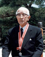 岡崎嘉平太